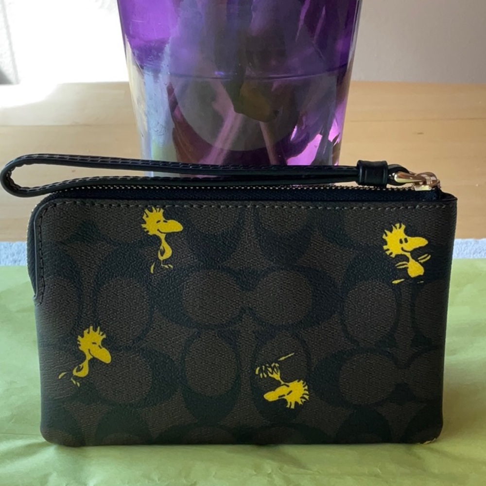COACH X PEANUTS CORNER ZIP WRISTLET WITH WOODSTOCK PRINT - Picture 9 of 15
